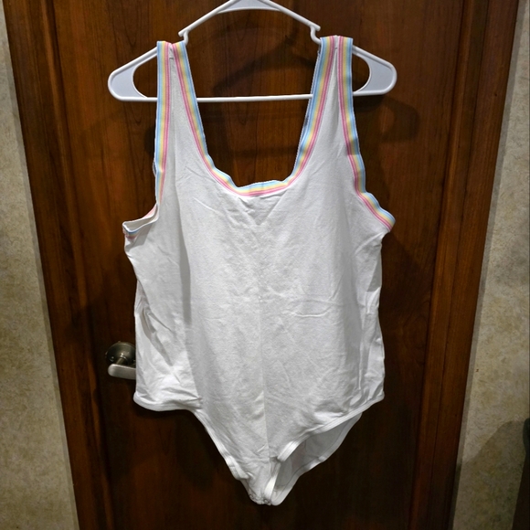 torrid Tops - Torrid Plus Size 2 Foxy Stetch Bodysuit White w Rainbow Trim Ringer Snap